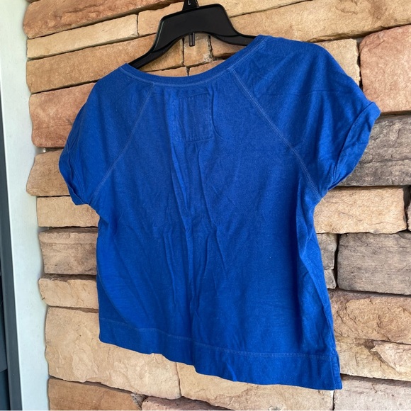 Abercrombie & Fitch blue T-shirt Women Small - Picture 9 of 10